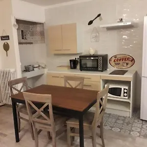 Enclos Savoyard Meublé 1chambre 1 Canapé Lits 3personnes Grand-Aigueblanche